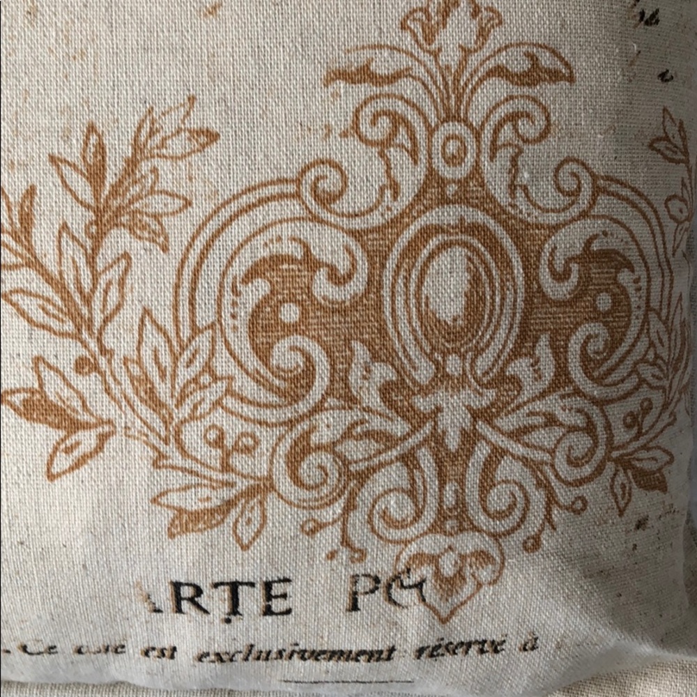 Decorative pillow - Picture 6 of 11